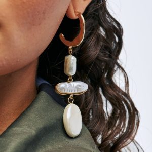TRIPLE LAYER PEARL EARRINGS