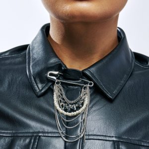 HALEY GIRL PEARL BROOCH