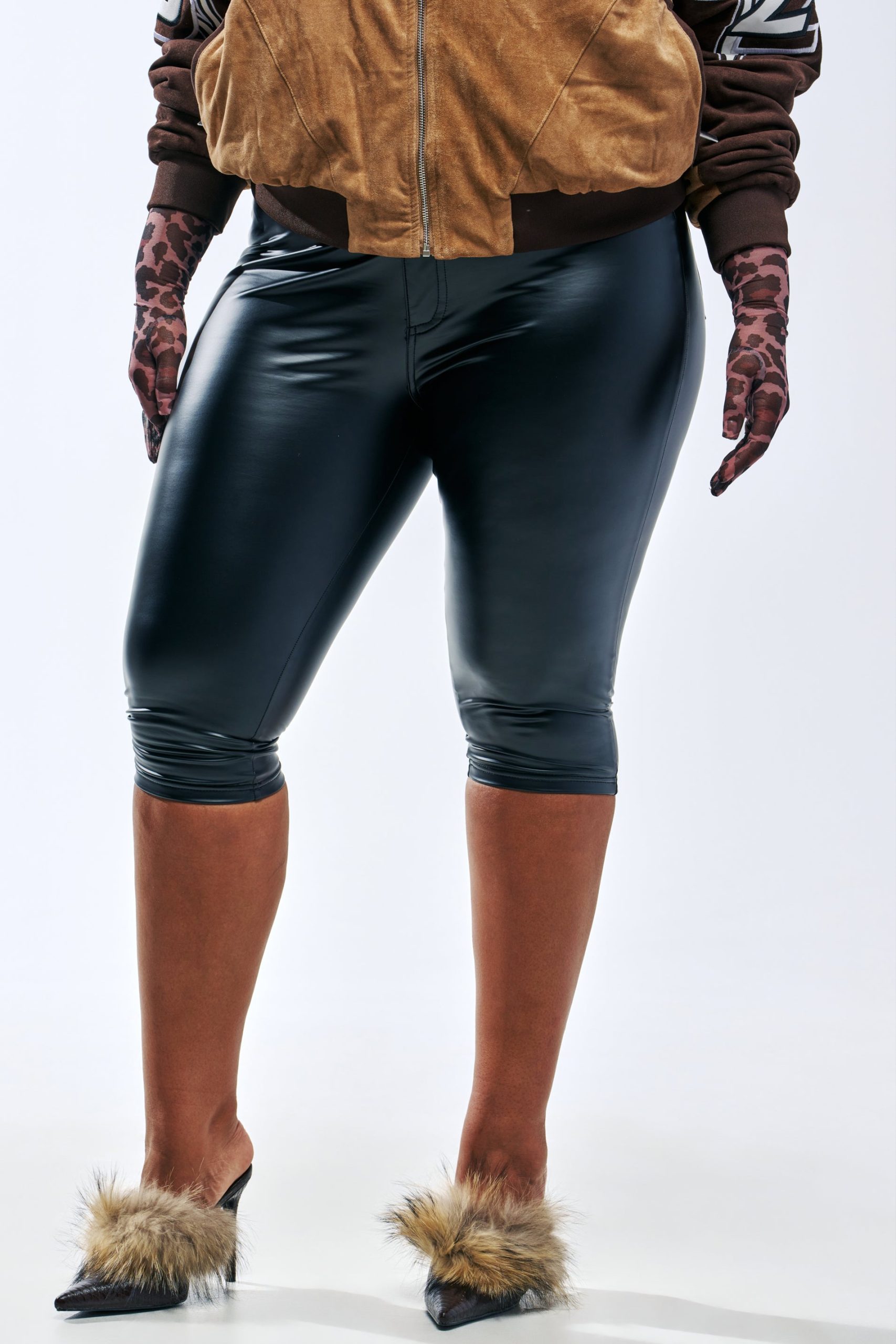 TE QUIERO HIGH RISE FAUX LEATHER SKINNY CAPRI PANTS WITH 4 WAY STRETCH - Image 9