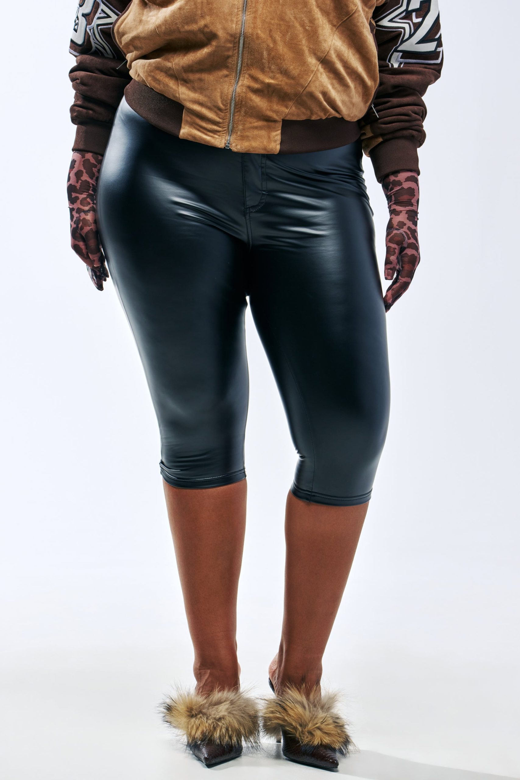TE QUIERO HIGH RISE FAUX LEATHER SKINNY CAPRI PANTS WITH 4 WAY STRETCH - Image 7